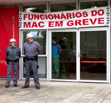 PM invade USP para barrar greve de funcionários
